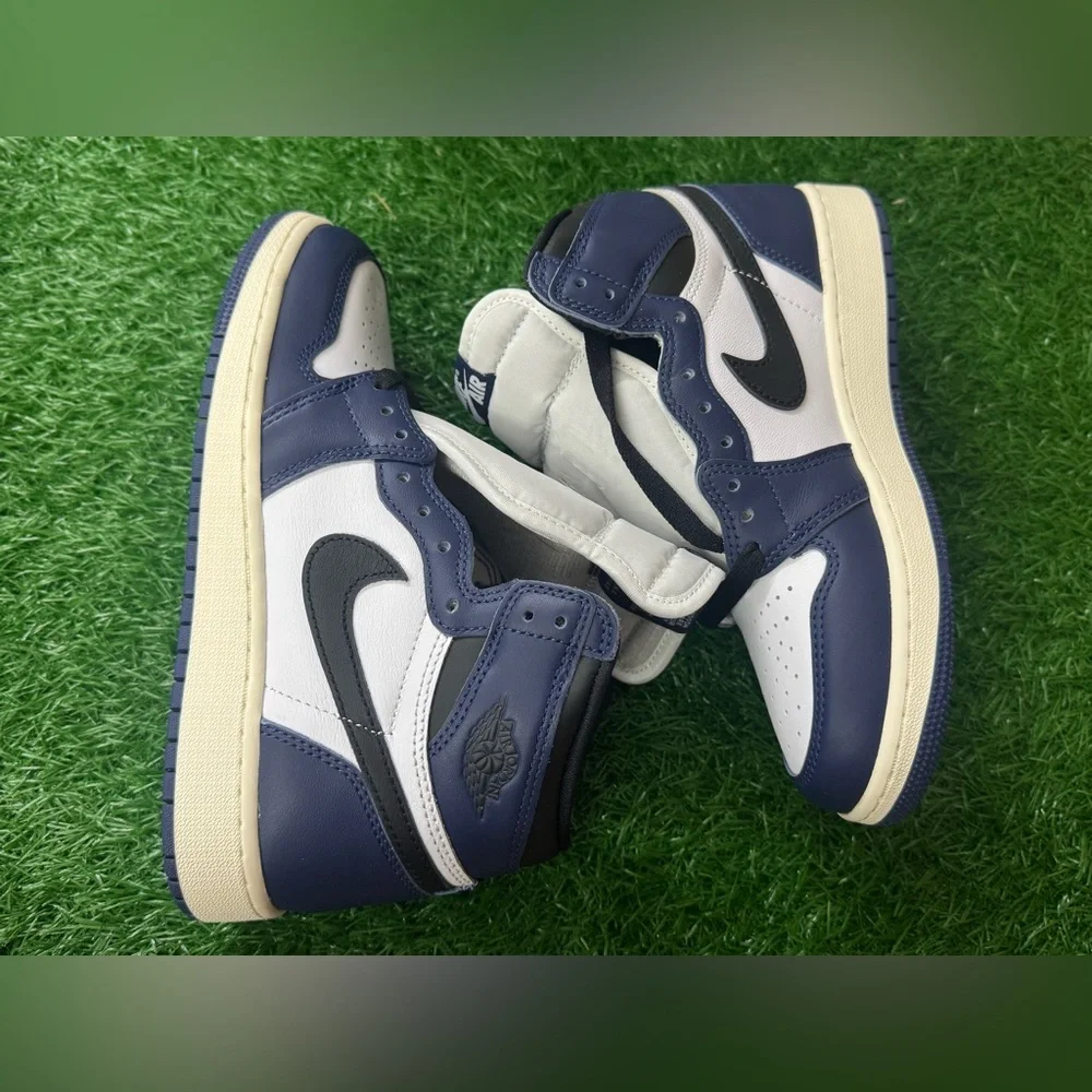 Jordan 1 Retro High OG Midnight Navy (GS) Size 5Y‎